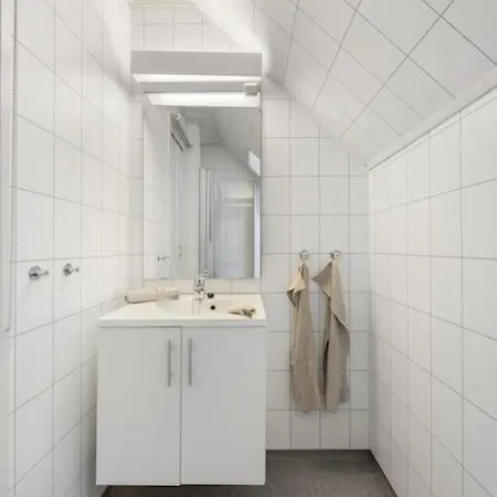 Cozy & Modern In Historic Area Of