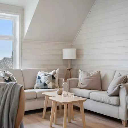 Cozy & Modern In Historic Area Of *