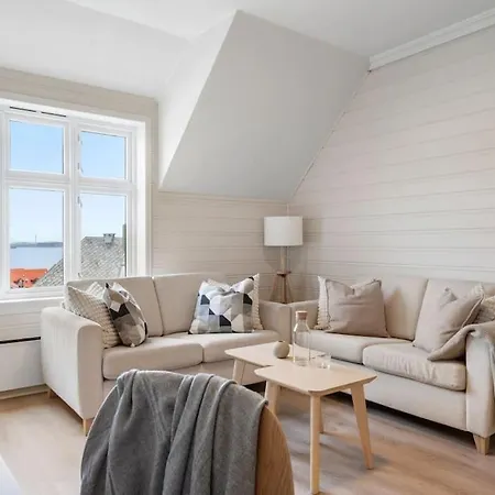 Cozy & Modern In Historic Area Of Bergen