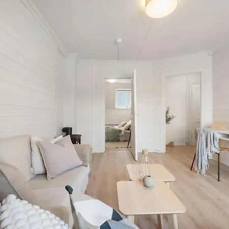 Cozy & Modern In Historic Area Of