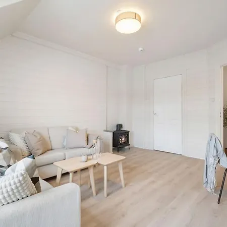 Cozy & Modern In Historic Area Of *