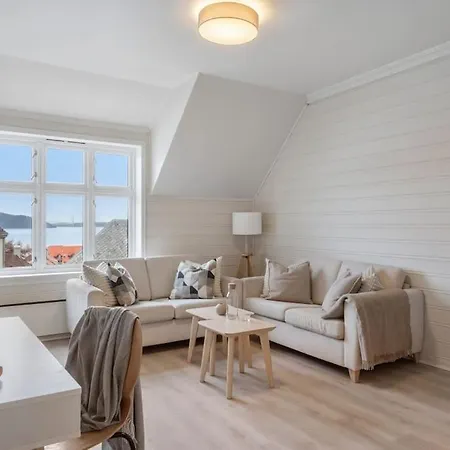 Cozy & Modern In Historic Area Of Apartment *