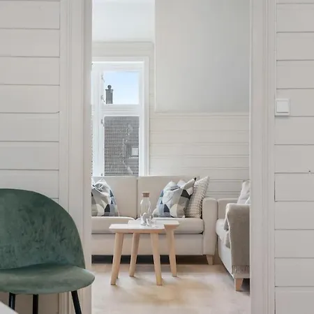 Cozy & Modern In Historic Area Of Apartment Bergen